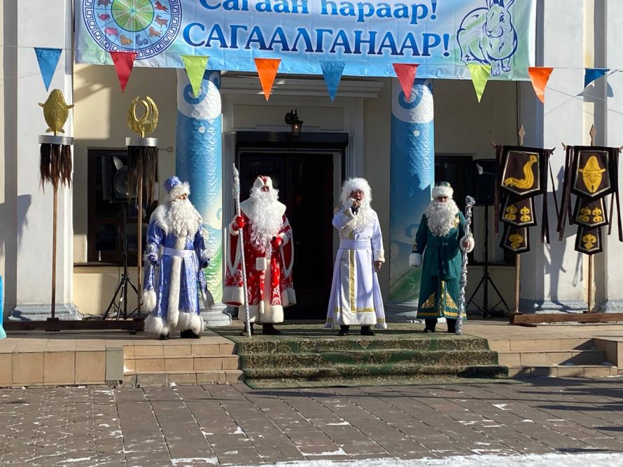 Сагаалган! Белый месяц